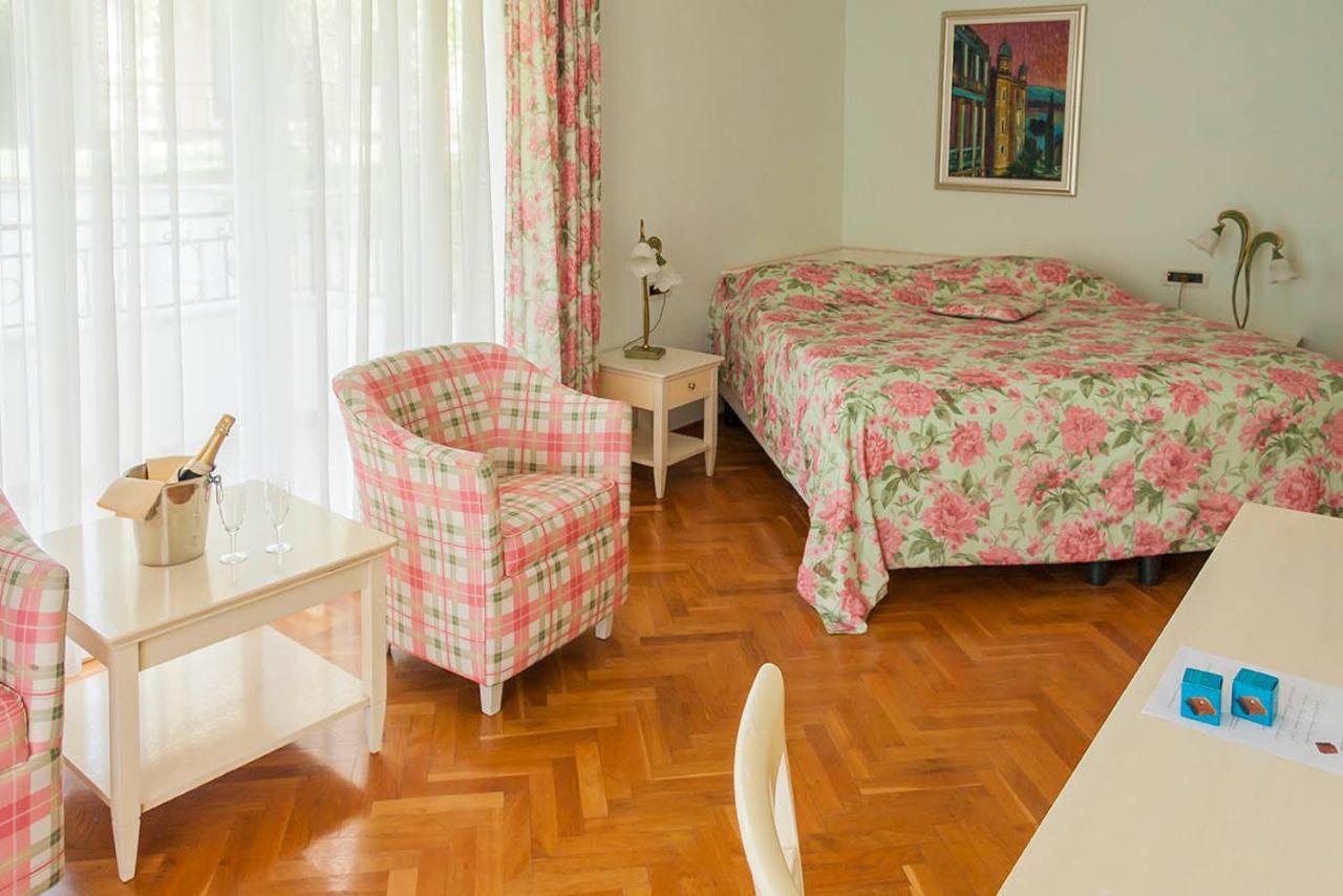 Superior Double Room with partial sea view