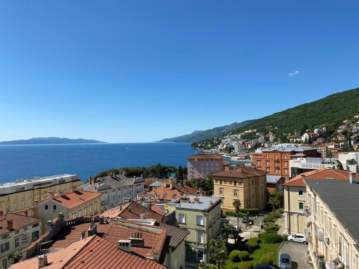 Camera Familiare con Vista Mare